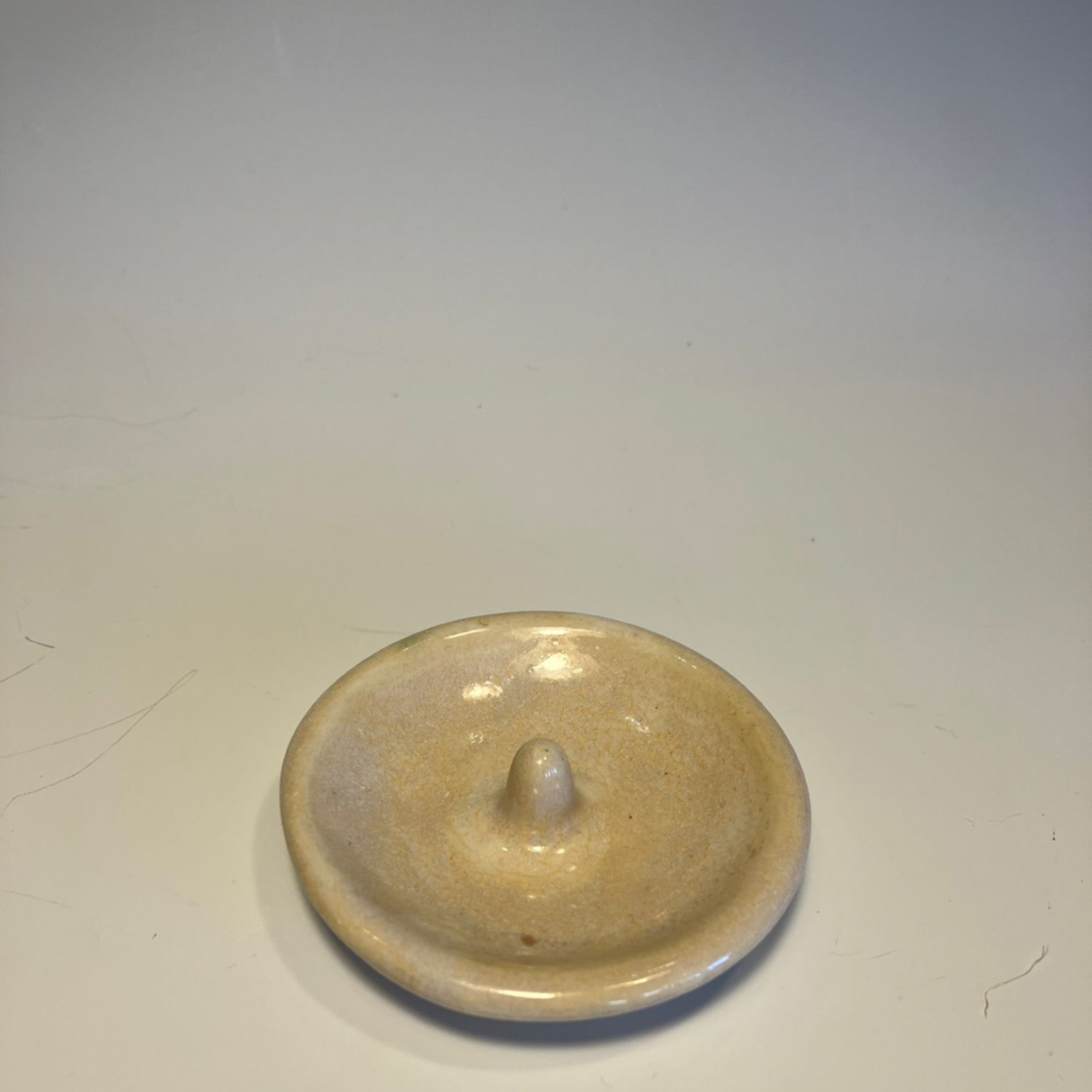 Short White Ring Holder