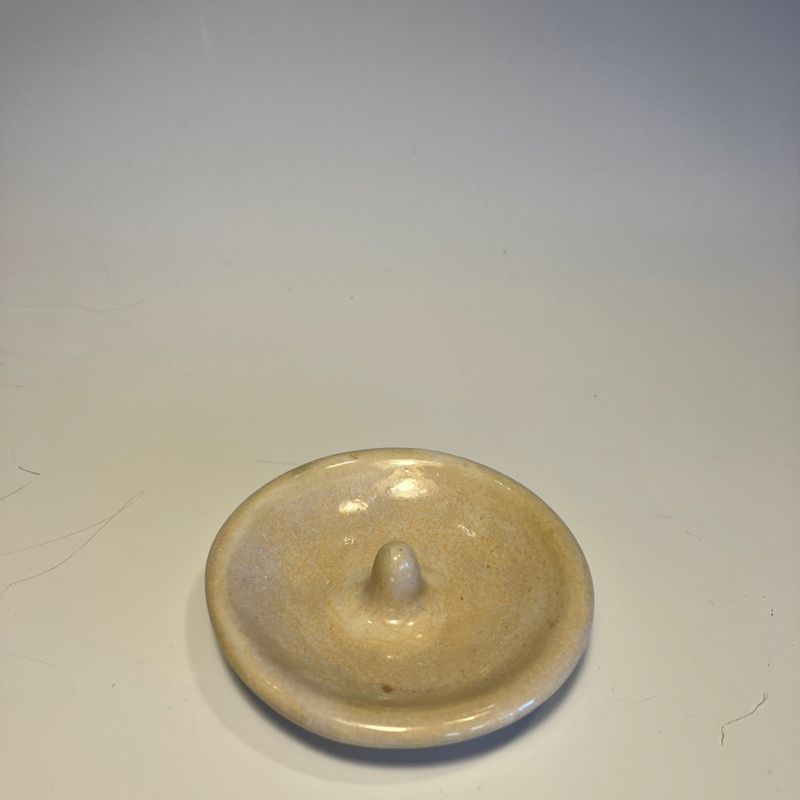 Short White Ring Holder