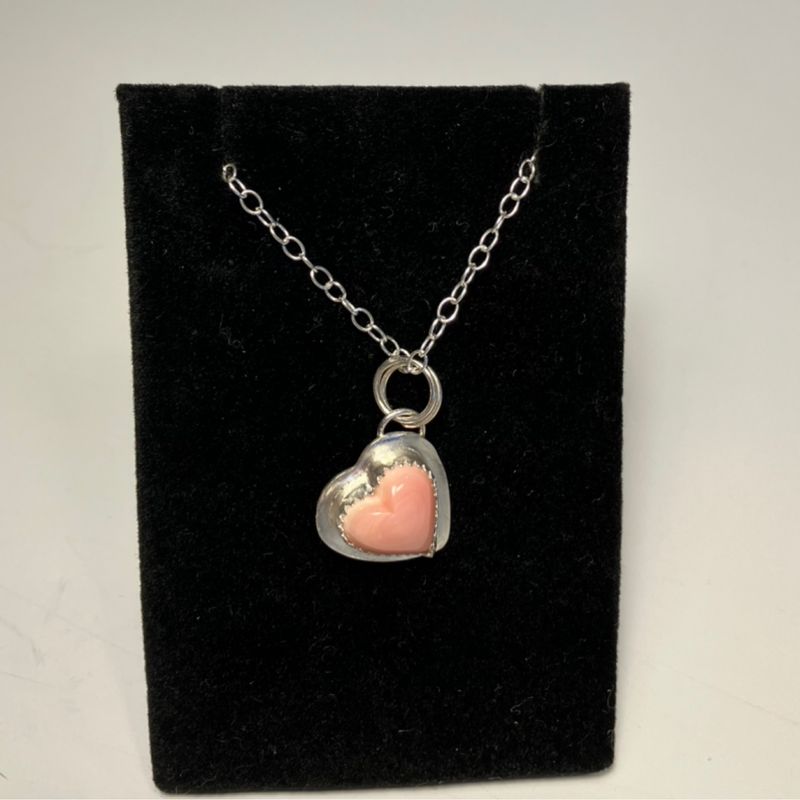 Queen Conch Heart Necklace