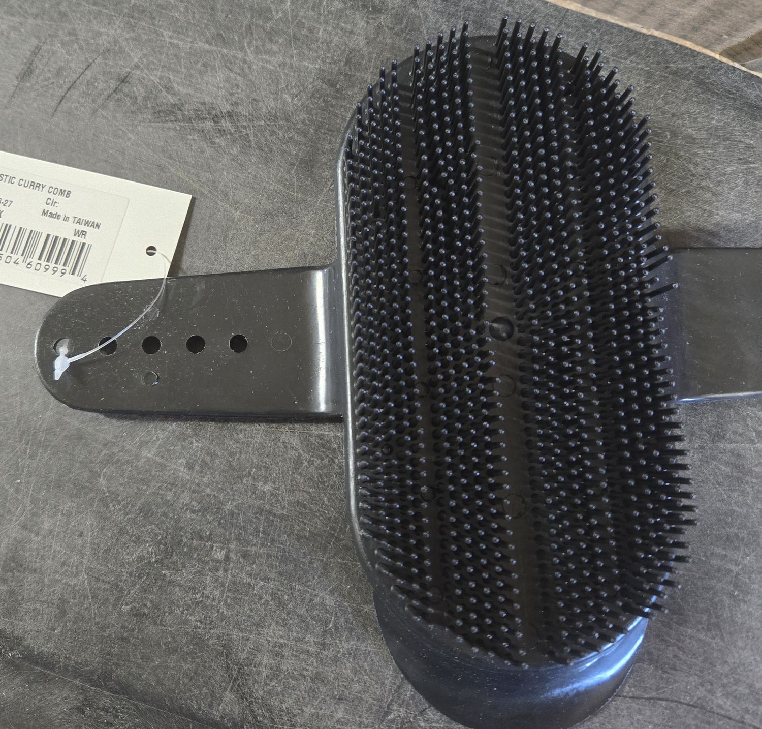 WR Plastic Curry Comb-Black