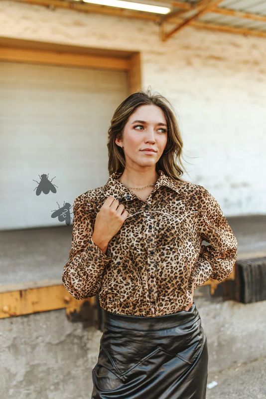 2 FLY CO. WOMEN'S LONG SLEEVE WESTERN WILD PEARL SNAP SHIRT - LEOPARD