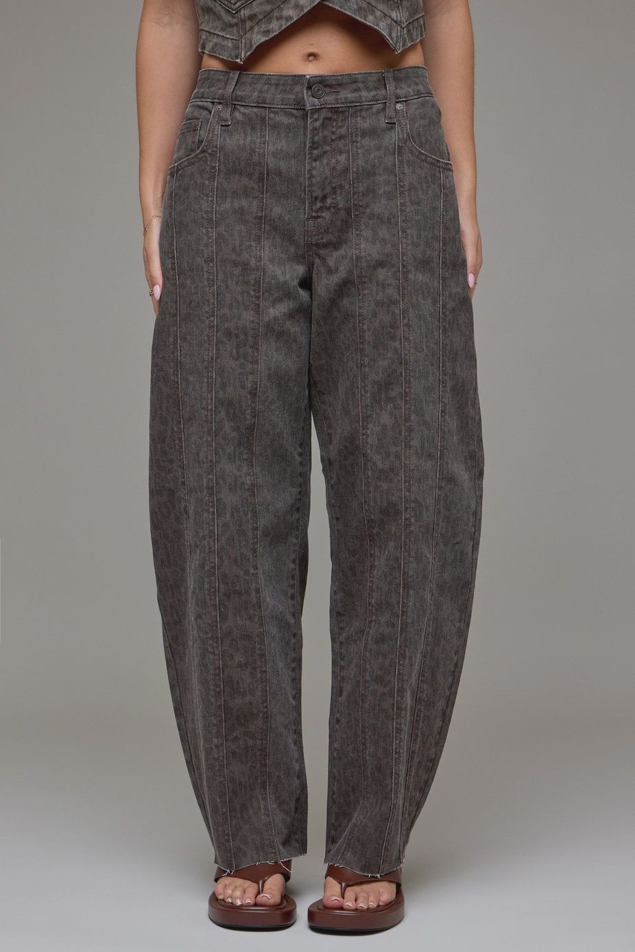 HIDDEN WOMEN'S SAMMIE SEAMED BARREL JEAN - BROWN CHEETAH
