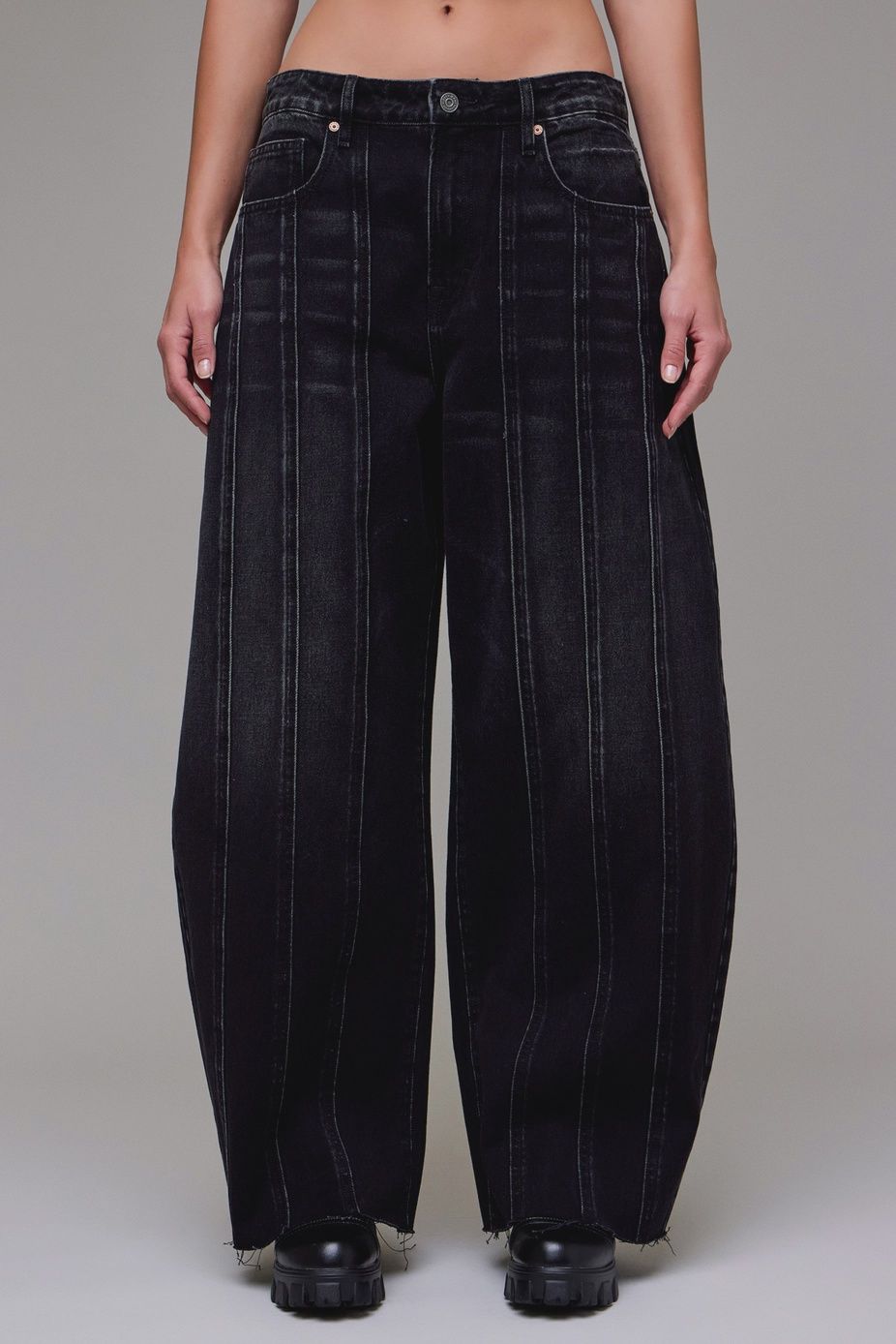HIDDEN WOMEN'S SAMMIE CLASSIC VINTAGE BARREL JEAN - BLACK