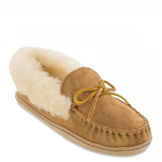 MINNETONKA WOMEN'S ALPINE SHEEPSKIN MOC - GOLDEN TAN