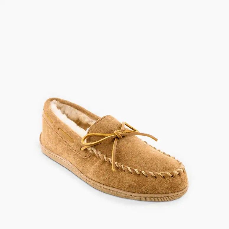 MINNETONKA MEN'S SHEEPSKIN HARDSOLE MOC - GOLDEN TAN