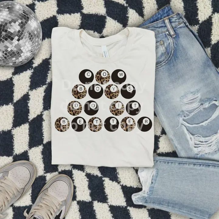 RUSTIC ROSE WOMEN'S COWBOYS DO IT BETTER GRAPHIC TEE
