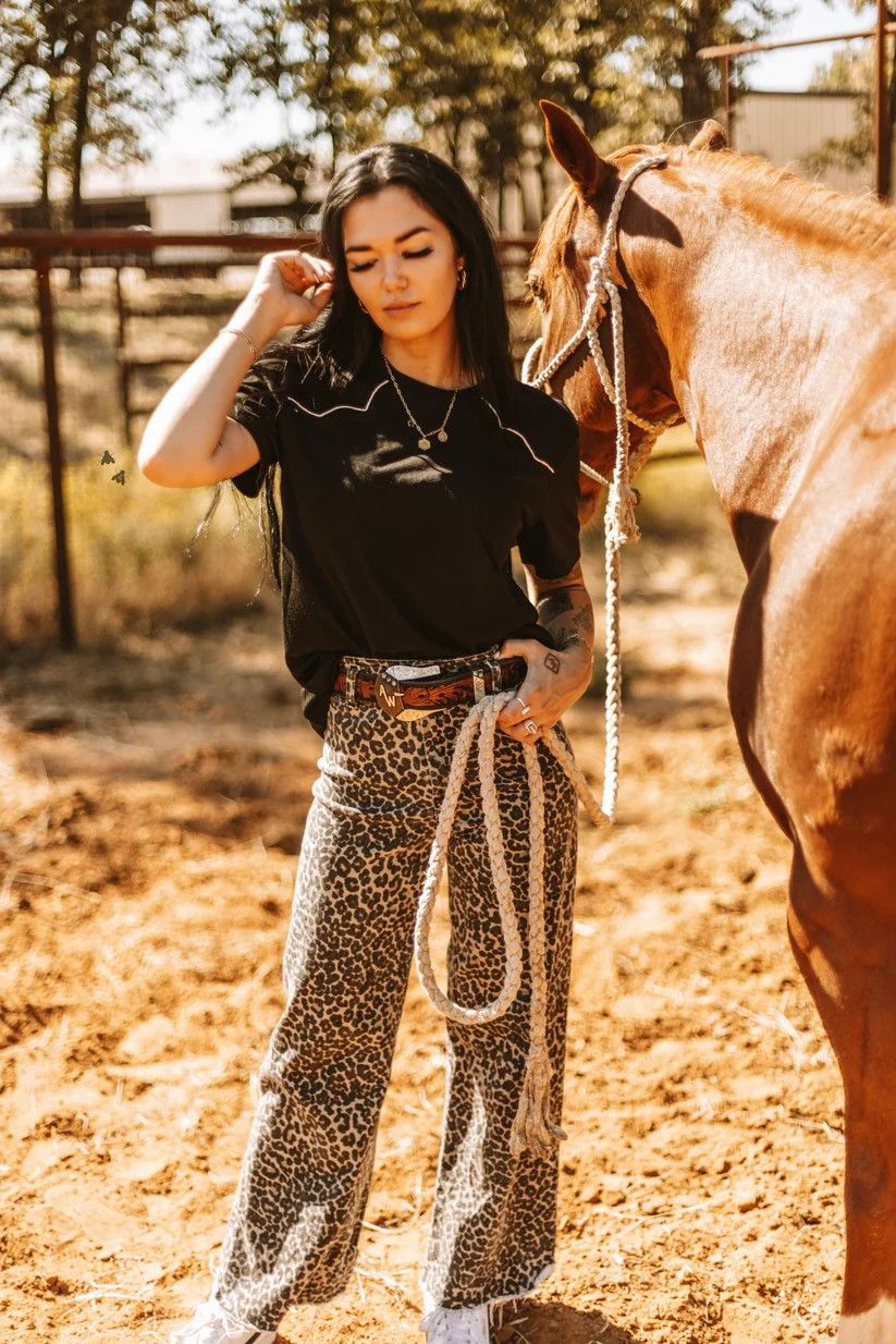 2 FLY CO. WOMEN'S RAWHIDE STITCH TOP - WHITE