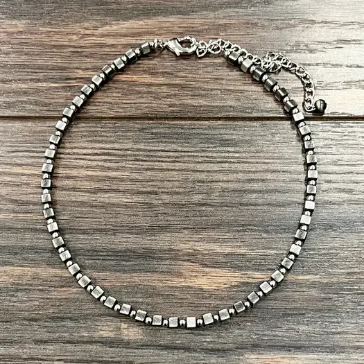 ISAC TRADING INC. 4MM SQUARE NAVAJO BEAD NECKLACE