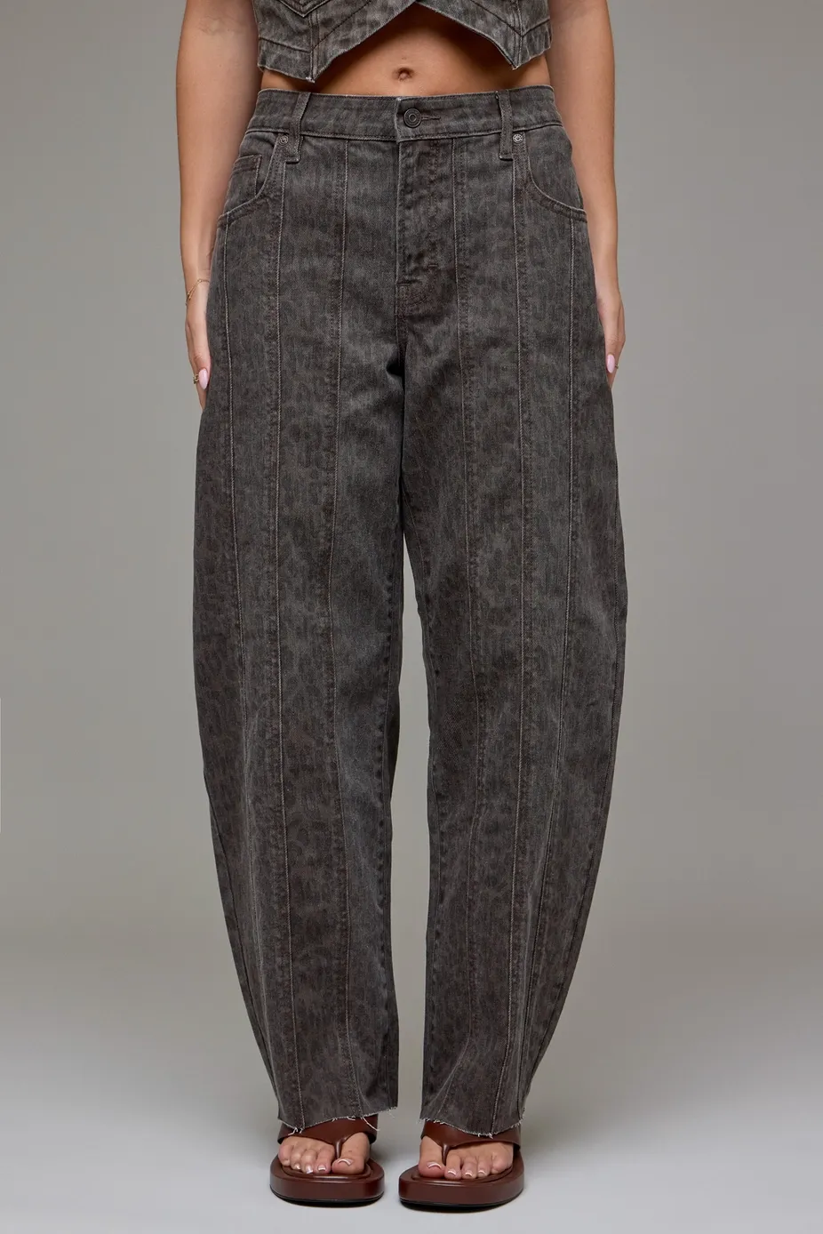 HIDDEN WOMEN'S SAMMIE SEAMED BARREL JEAN - BROWN CHEETAH