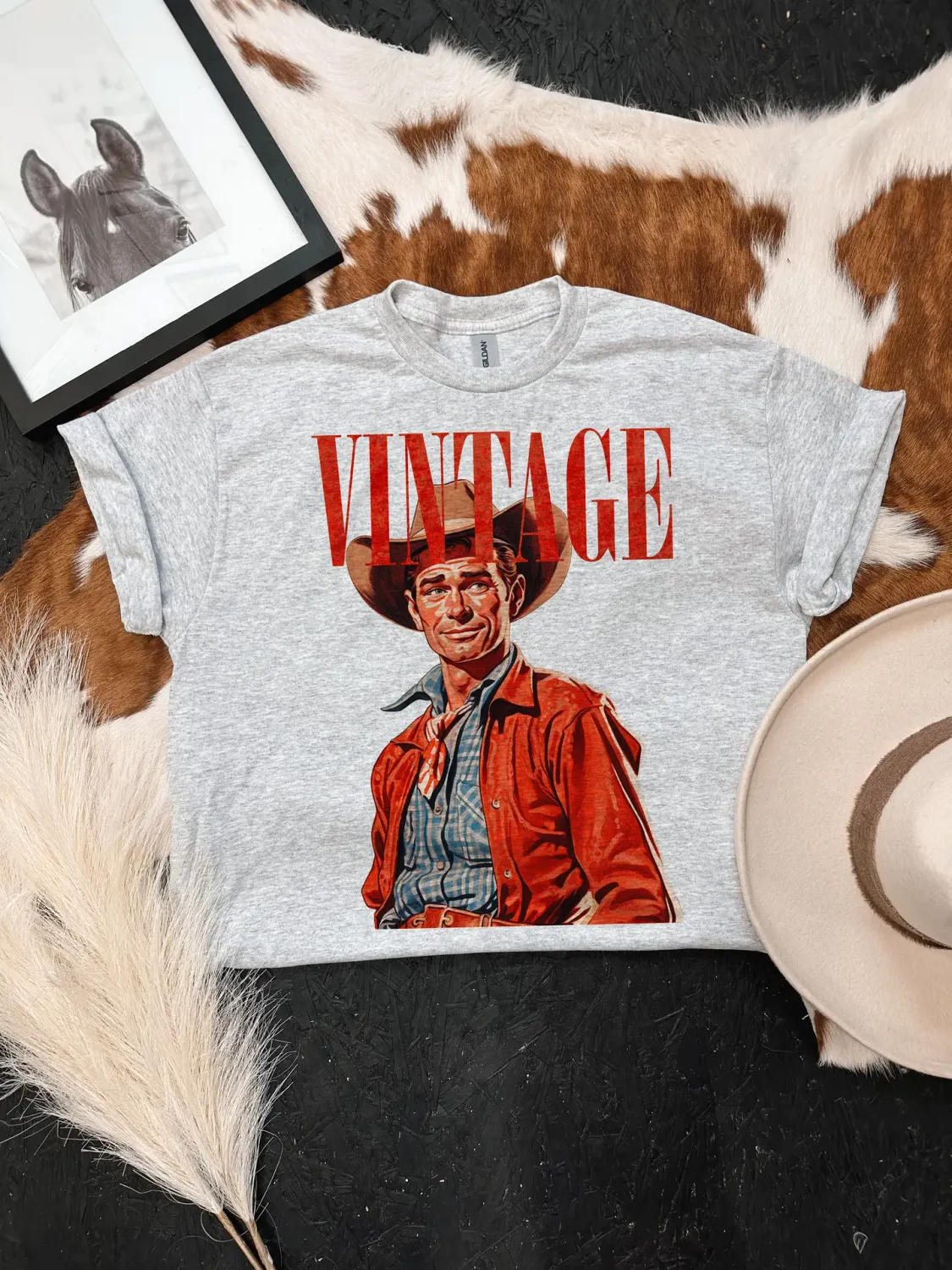 THE WALKING A WOMEN'S VINTAGE COWBOY GRAPHIC TEE - ASH GREY