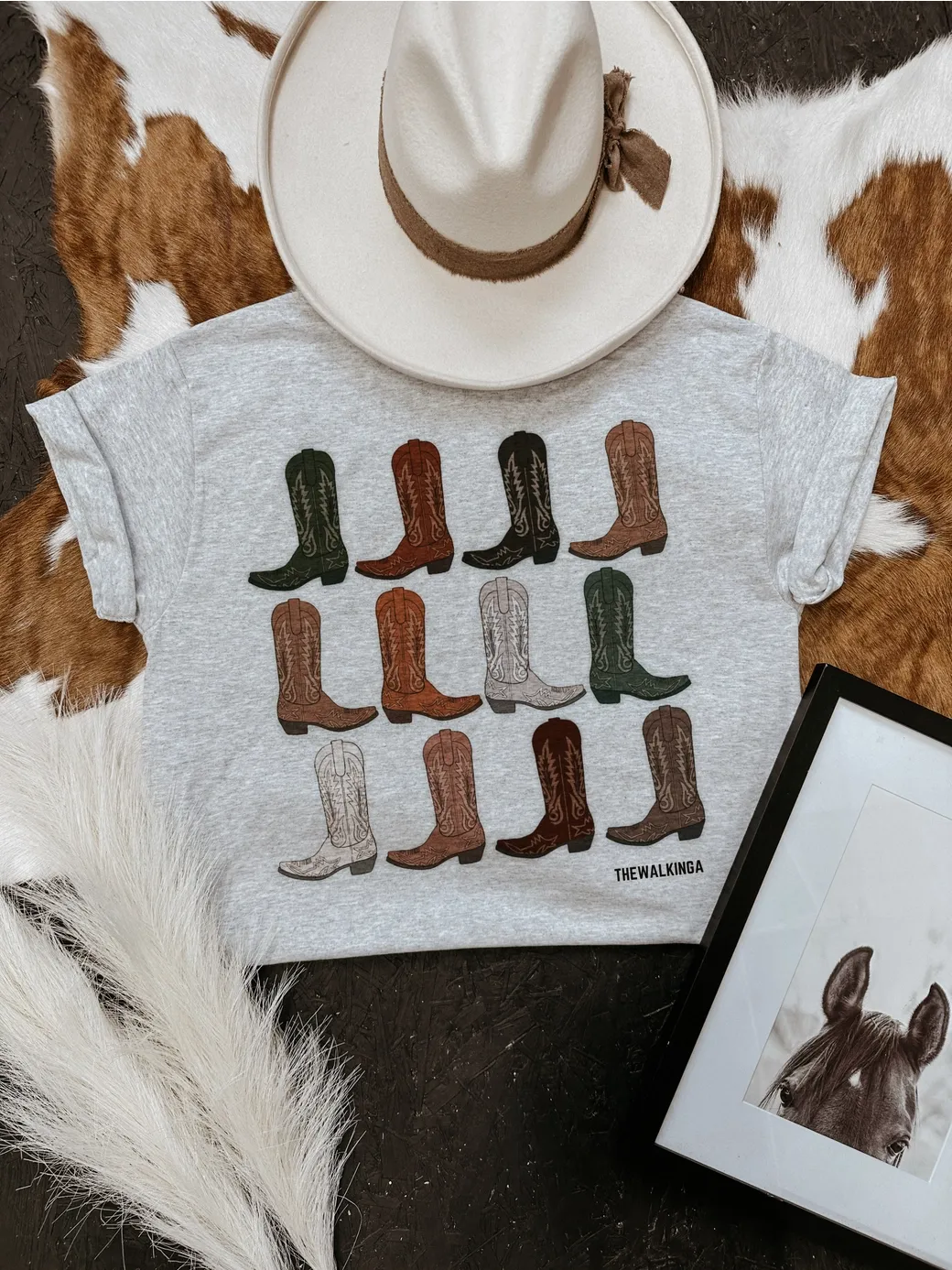 THE WALKING A WOMEN'S WALKING BOOTS GRAPHIC TEE - SAND