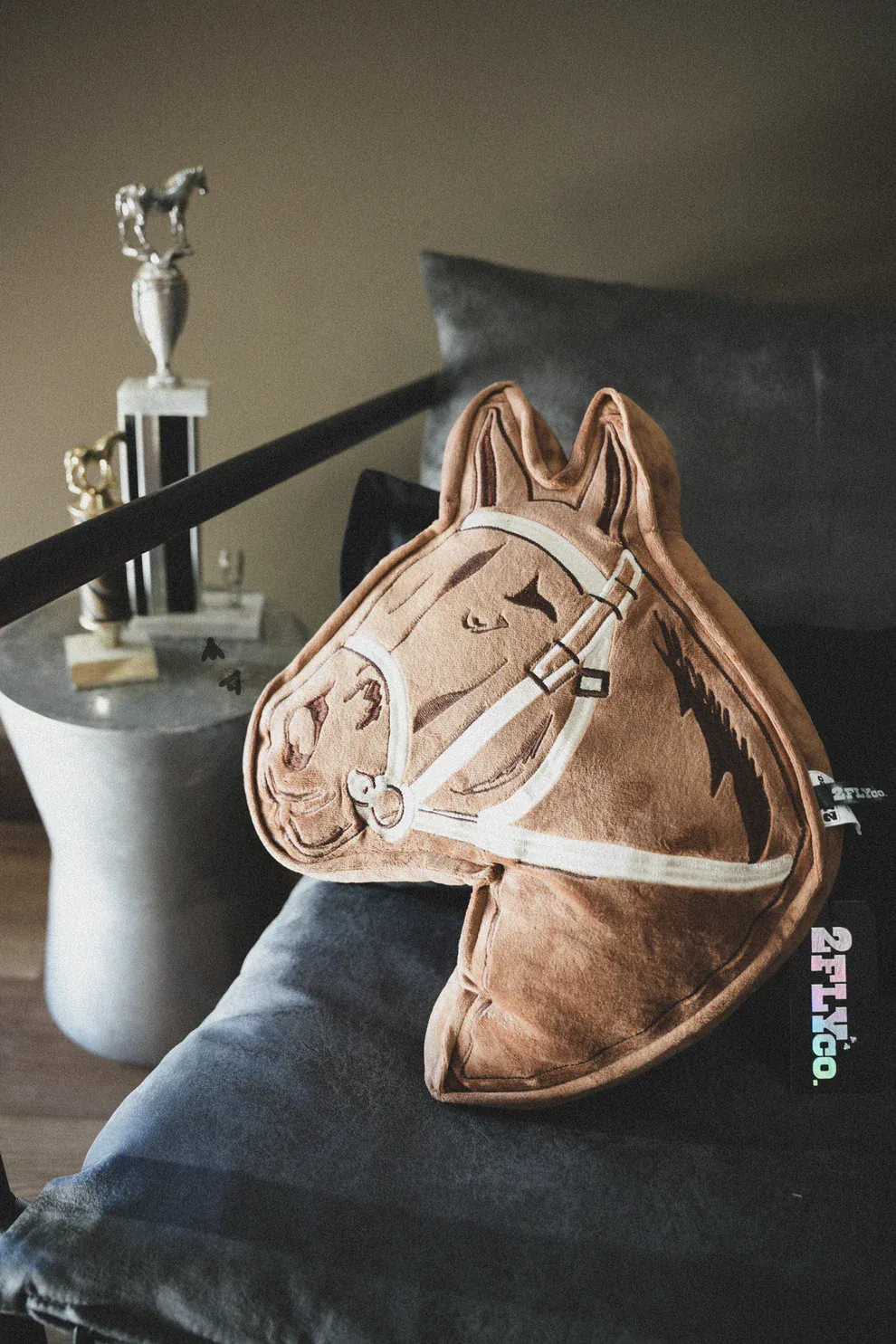 2 FLY CO. SHOW PONY PILLOW, COLOR: BAY BROWN