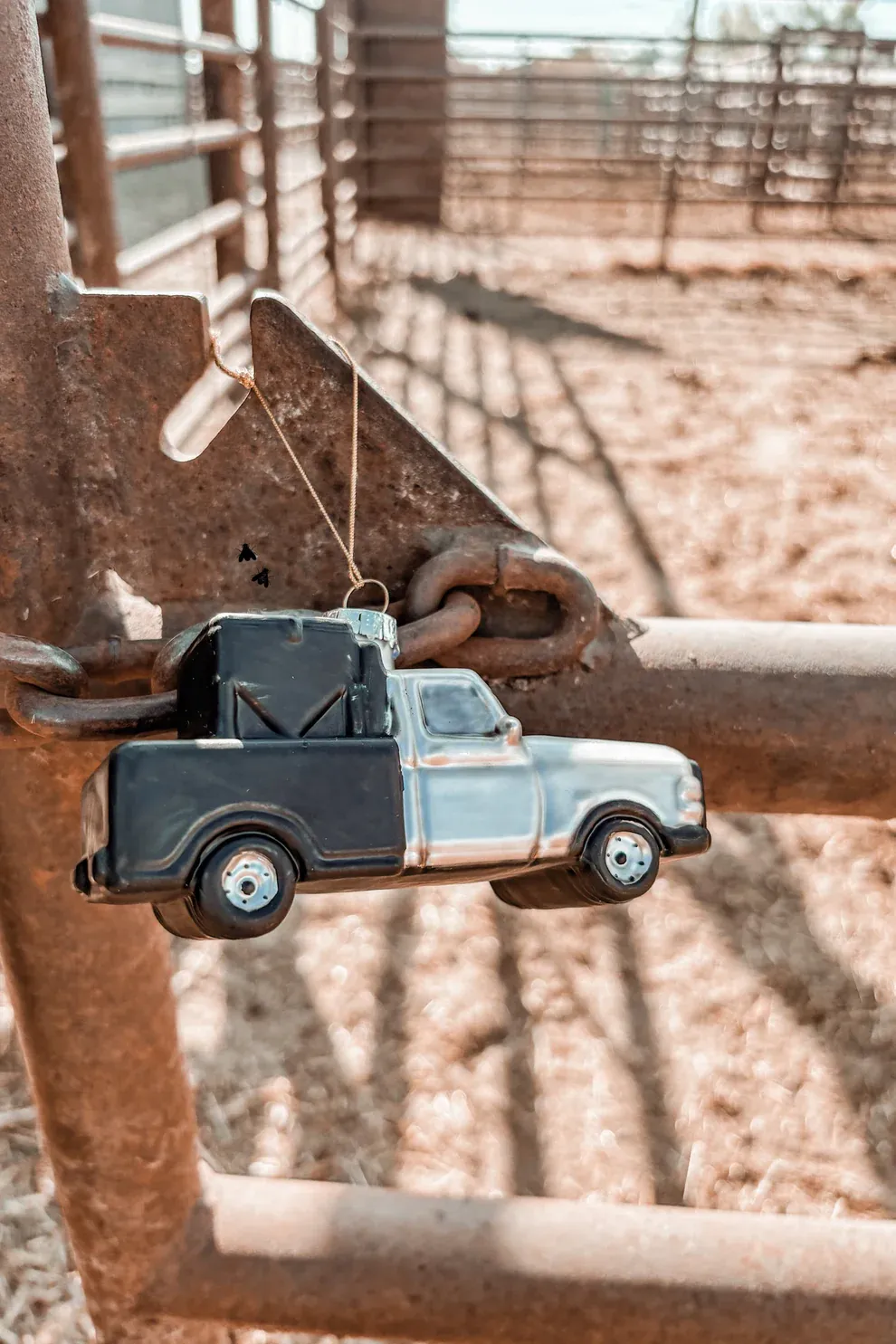2 FLY CO. THE HOPPER ORNAMENT