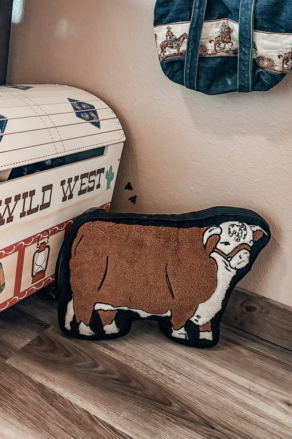 2 FLY CO. CATTLE TALK PILLOW - HEREFORD