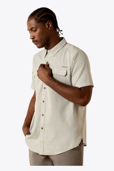 ARIAT MEN'S SHORT SLEEVE VENTTEK OUTBOUND FITTED BUTTON SHIRT - BURNT OLIVE
