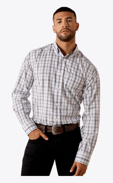 ARIAT MEN'S LONG SLEEVE WRINKLE FREE LOUIE CLASSIC FIT BUTTON SHIRT - WHITE PLAID