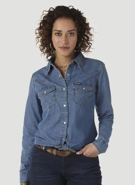 WRANGLER WOMEN'S LONG SLEEVE DENIM FASHION PEARL SNAP SHIRT - MID DENIM