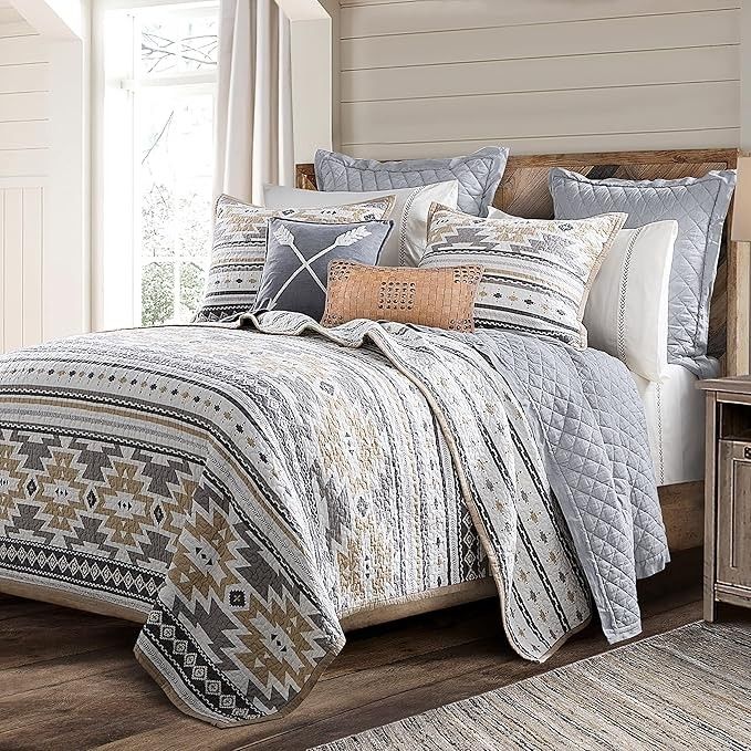 PASEO ROAD DESERT SAGE REVERSIBLE FULL/QUEEN SIZE 3-PIECE QUILT SET