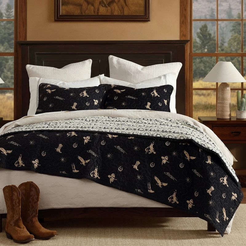 PASEO ROAD CONVERSATION REVERSIBLE 3-PIECE QUEEN QUILT SET - BLACK