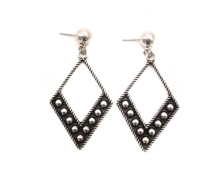 SNOWING WEST WESTERN ETCHED HOOP EARRING