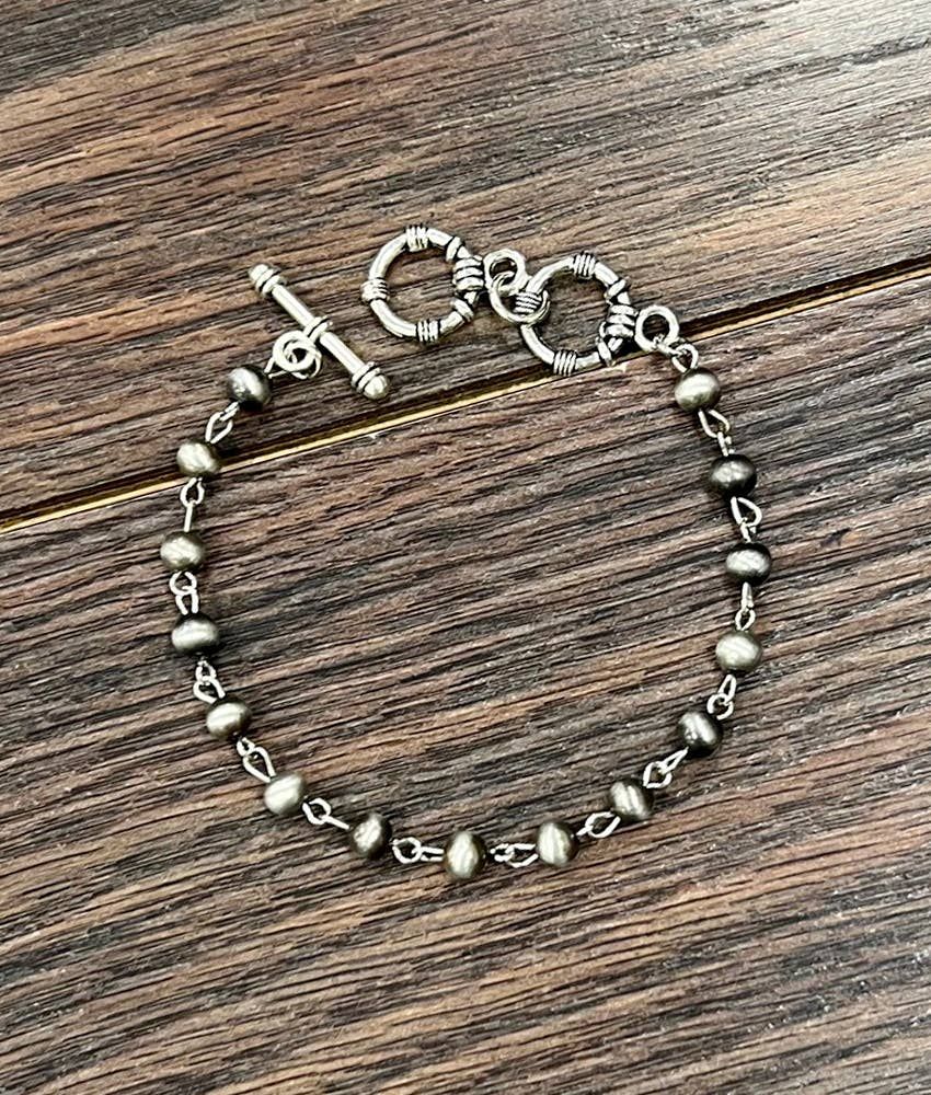 ISAC TRADING INC. WOMEN'S HANDMADE NAVAJO BEAD ADJUSTABLE BRACELET