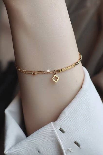 JOSSLYN BY WALL TO WALL  18K STAINLESS STEEL TARNISH FREE CLOVER BRACELET, COLOR: GOLD