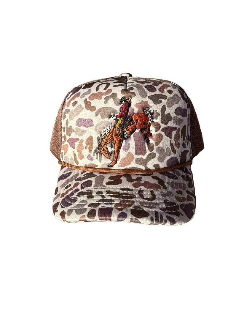 THE TWISTED FILLY KIDS' BUCKING COWBOY FOAM TRUCKER SNAPBACK CAP - CAMO