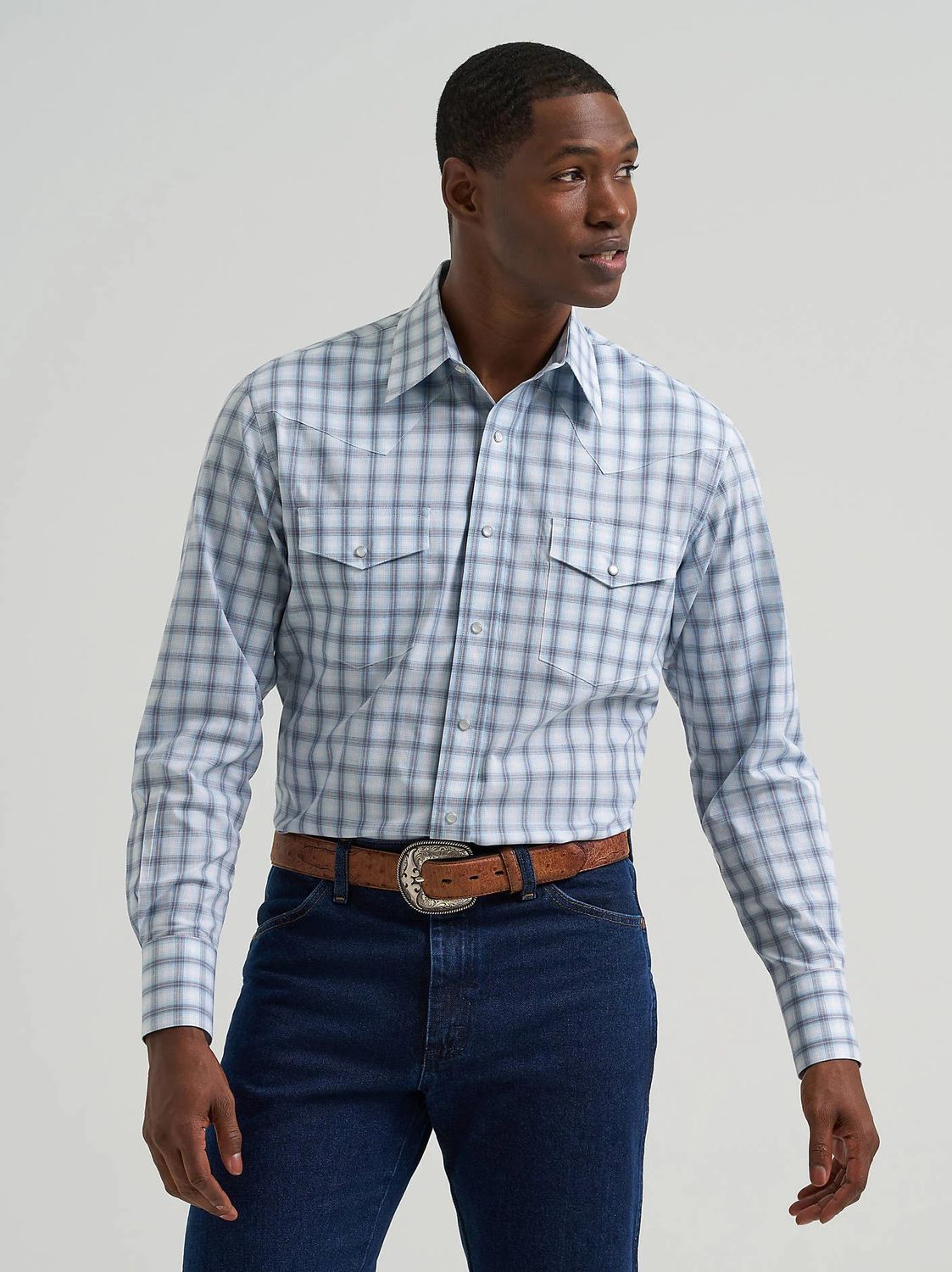 WRANGLER MEN'S CLASSIC FIT PLAID LONG SLEEVE SNAP SHIRT - BLUE