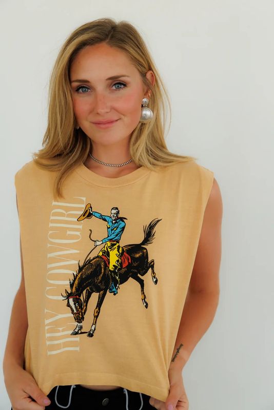 HOWDY HANNY WOMEN'S HEY COWGIRL MUSCLE TEE - MUSTARD