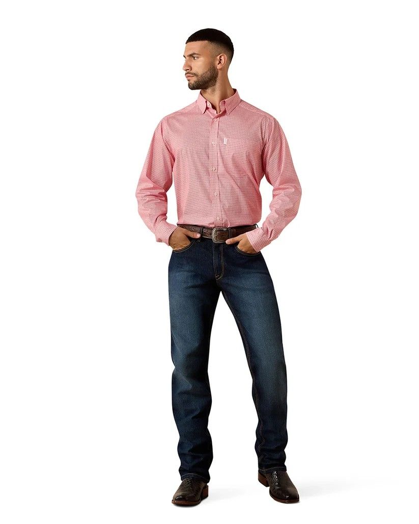 ARIAT MEN'S LONG SLEEVE EVERYTHING CLASSIC FIT BUTTON SHIRT - WHITE/SCARLET GEO PRINT