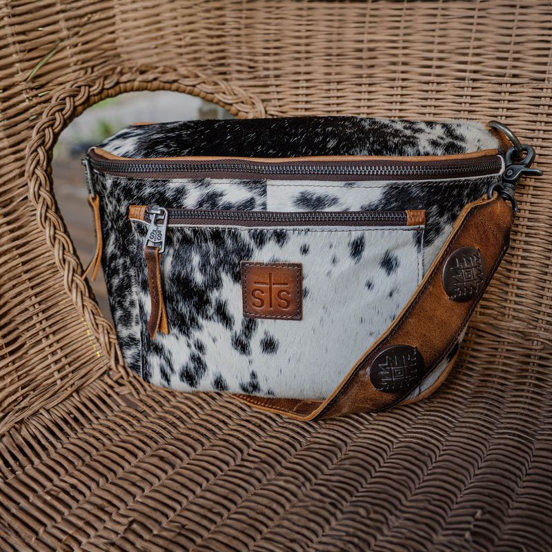 STS VAQUERO CONCHO SACHI SLING BAG - COWHIDE