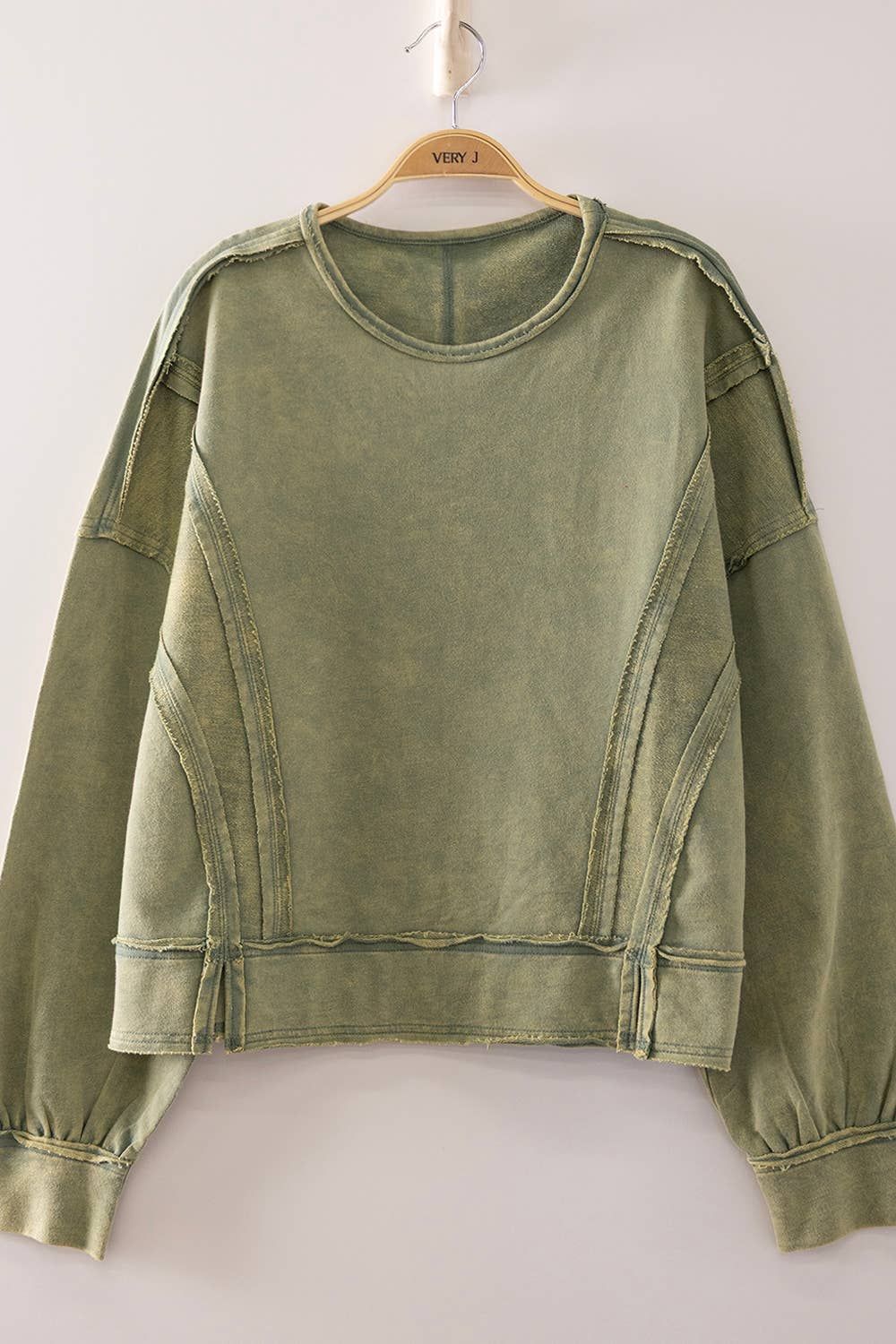 VERY J WOMEN'S VINTAGE WASH RAW EDGE SWEATSHIRT - SAGE, COLOR: SAGE, SIZE: SMALL