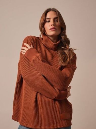 KIMES RANCH WOMEN'S LONG SLEEVE MAREN TURTLE NECK SWEATER - BURNT RED