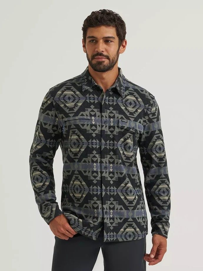 WRANGLER MEN'S ATG BLANKET SHIRT JACKET - JET BLACK CHECOTAH