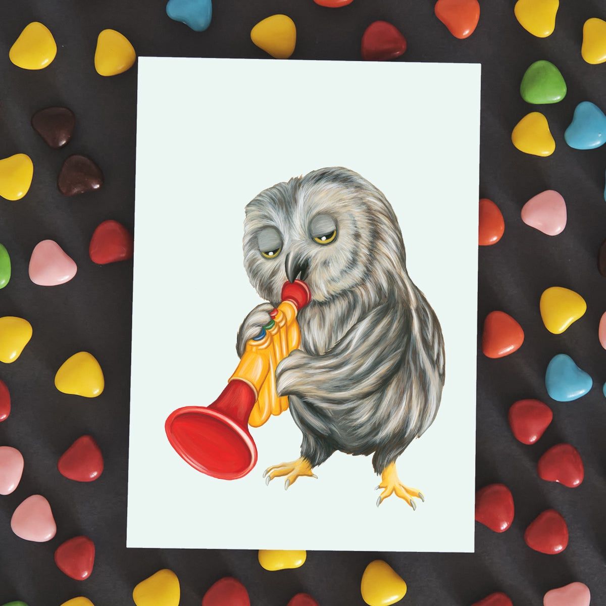 Bébé hibou jouant de la trompette - Carte de souhait