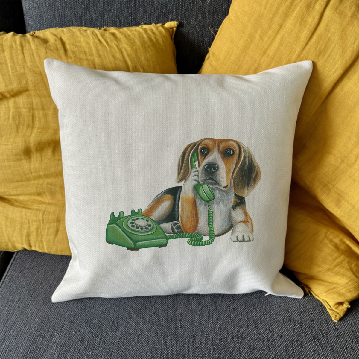 Housse de Coussin - Beagle au téléphone
