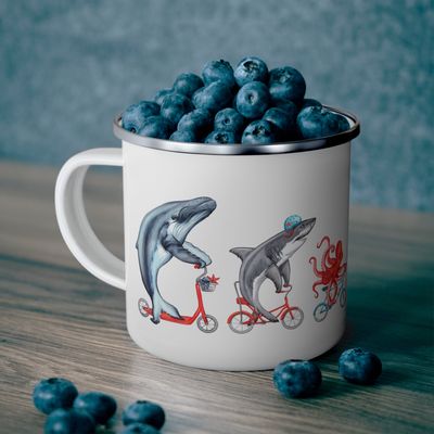 Tasse en émail baleine, requin et pieuvre en vélo
