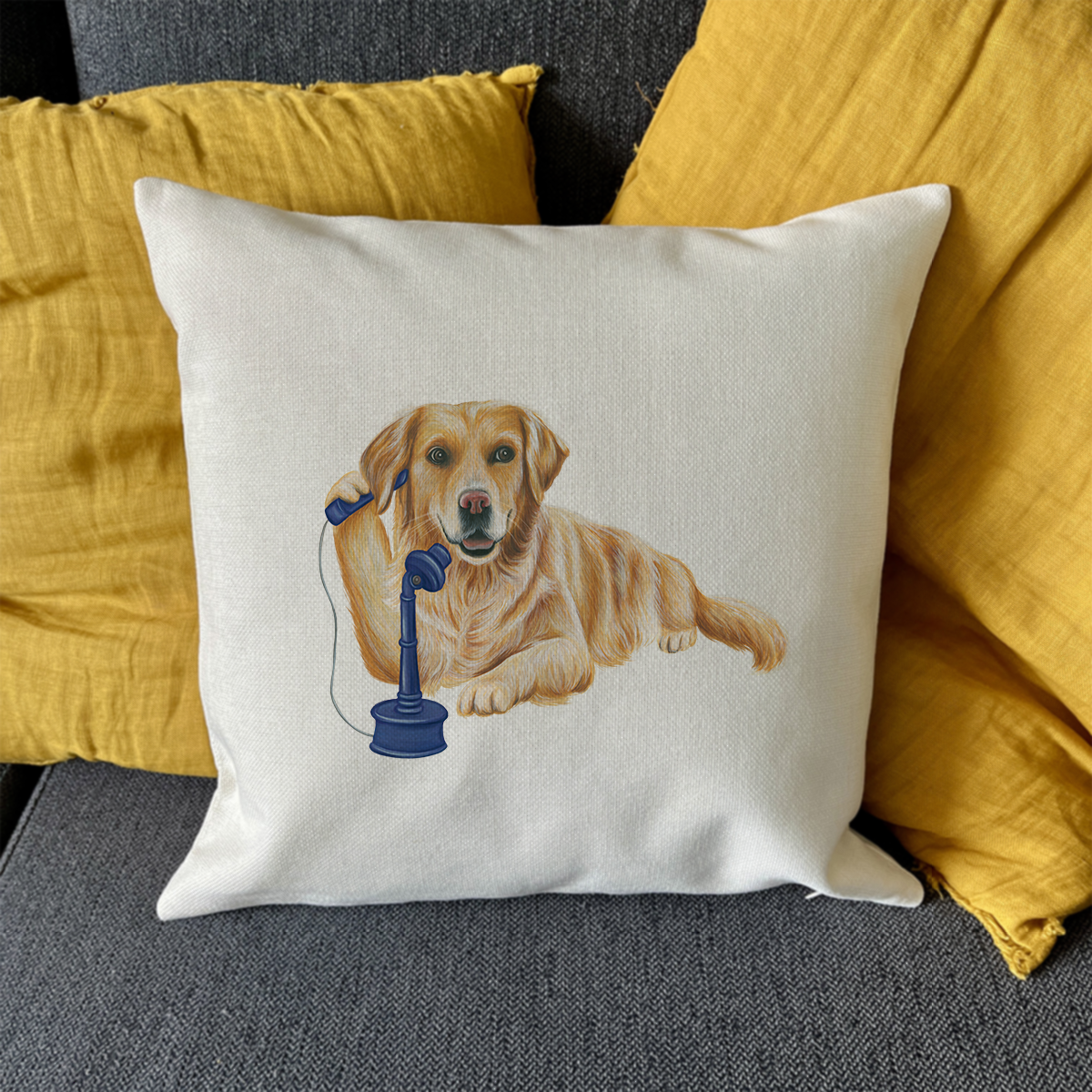 Housse de Coussin - Golden au téléphone