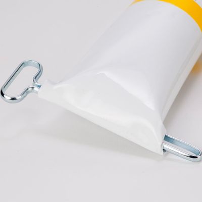Clés à pression pour tube dentifrice