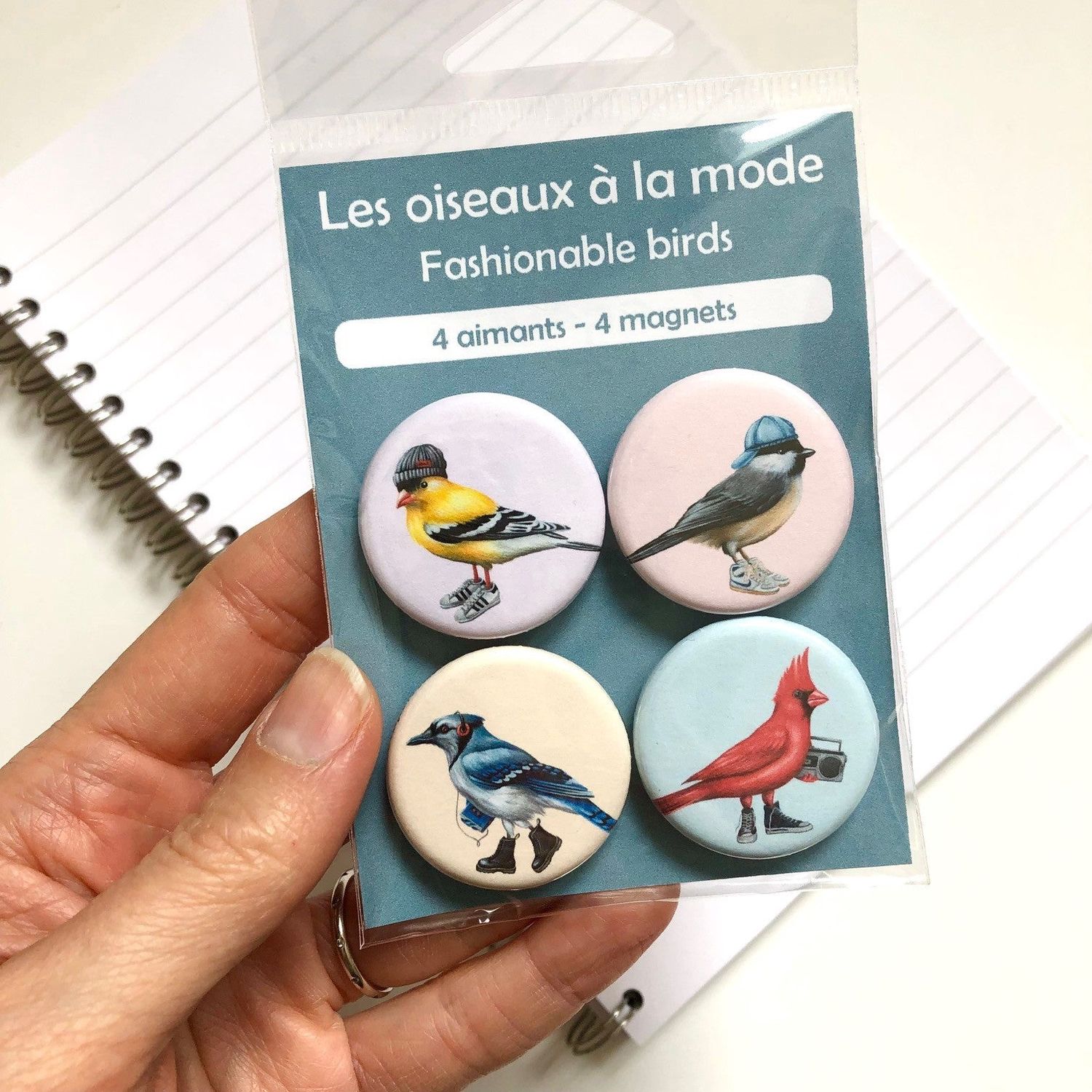 Aimants Oiseaux à la mode (ensemble de 4), LANGUAGE: Bilingue