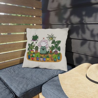 Coussin - Fille au plantes