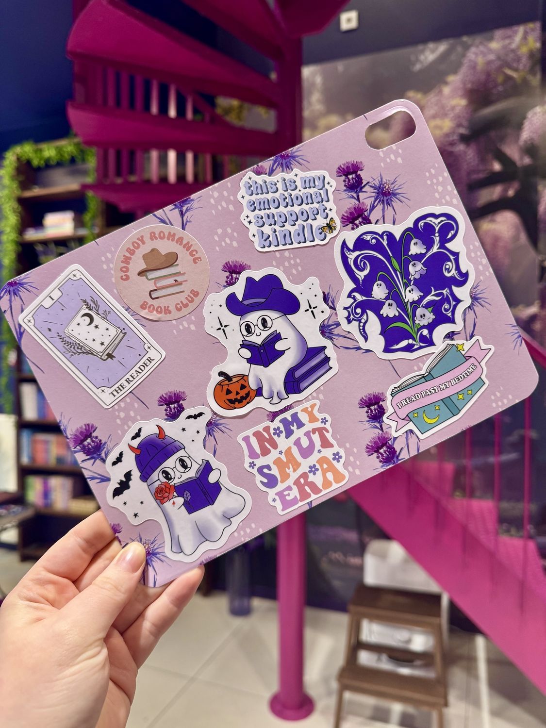 TICKET - CREATIVE HANGOUT: MAKING E-READER INSERTS (SUNDAY)