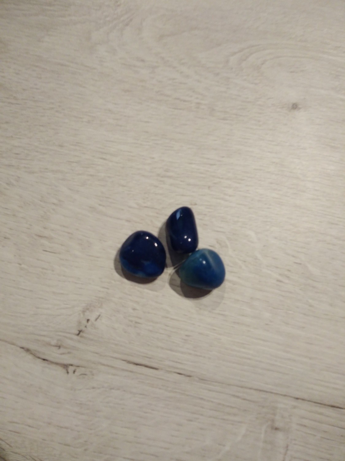 PIERRE ROULEE AGATHE BLEUE
