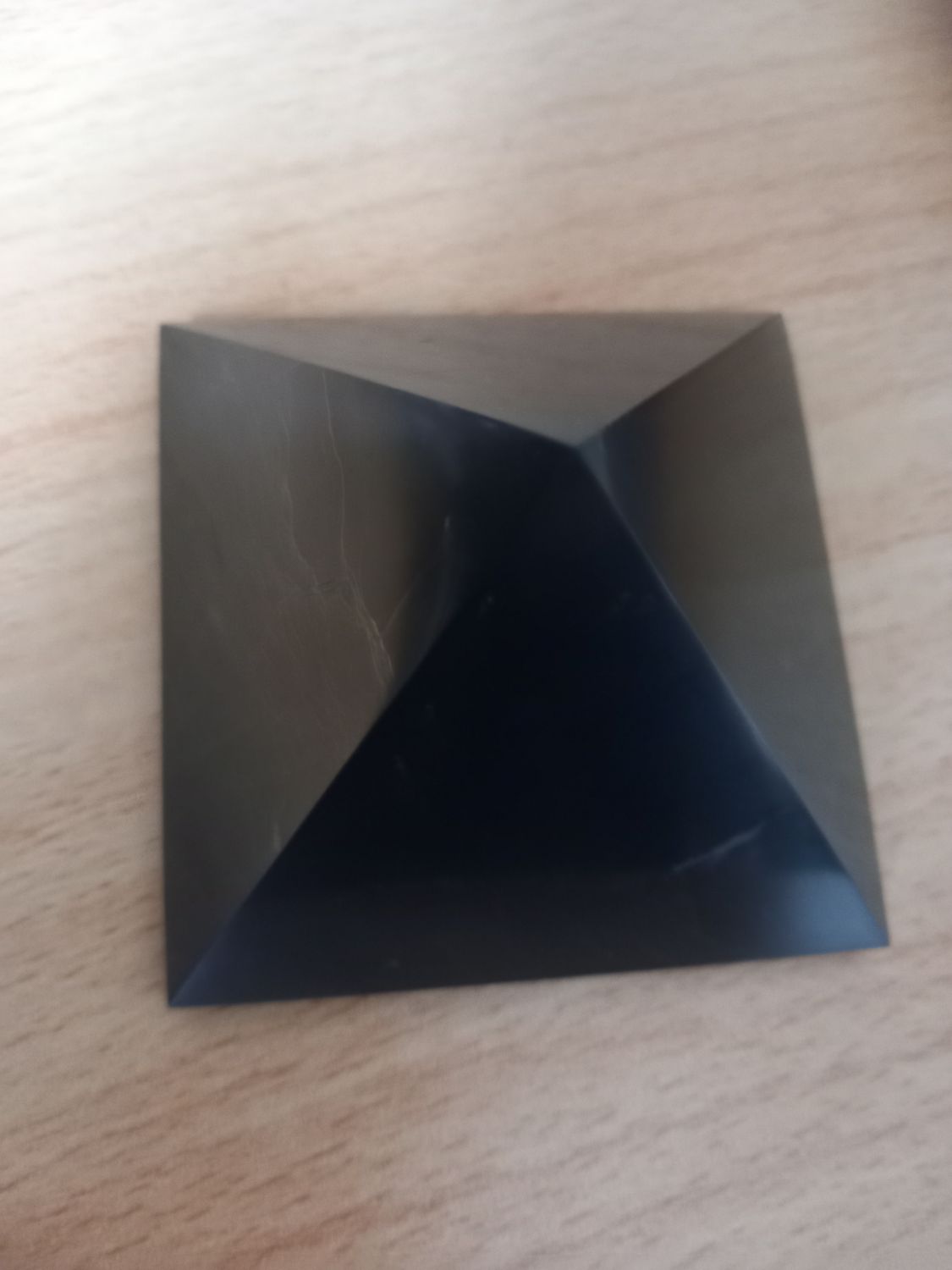 PYRAMIDE SHUNGITE 7 CM