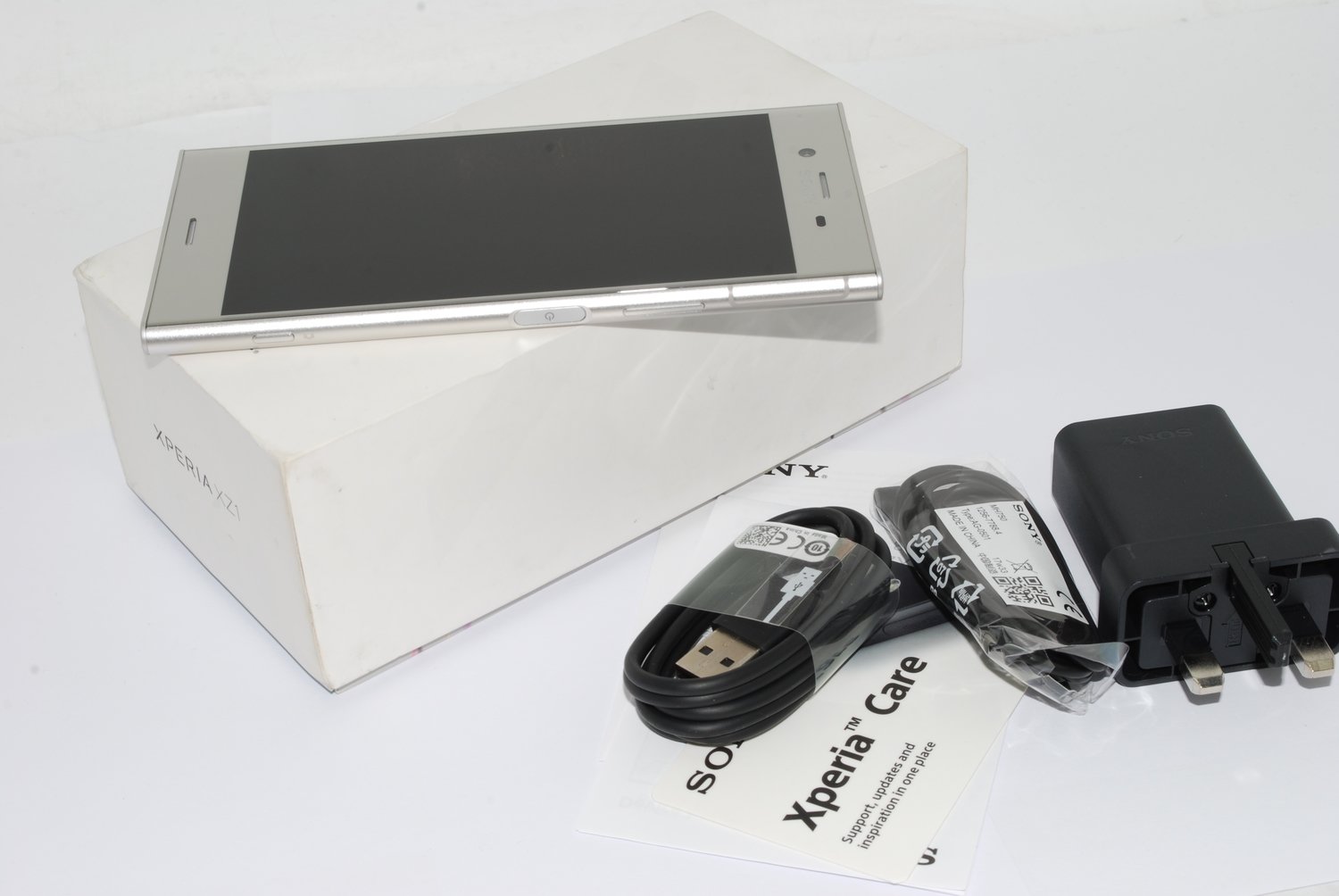 NEW Sony Xperia XZ1 64GB G8341 SIM-Free Smartphone Snow Silver UK STOCK