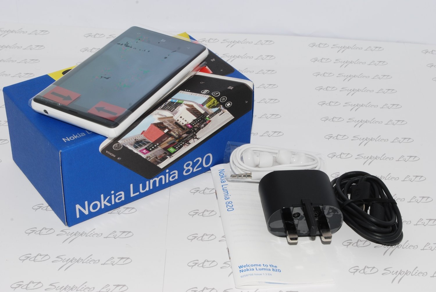 Nokia Lumia 820 Sim-Free Unlocked 4G Windows Smartphone mobile phone