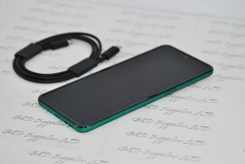 Motorola Razr 70 Sporting Green 256GB  Dual Sim  Unlocked New Condition UK Version,