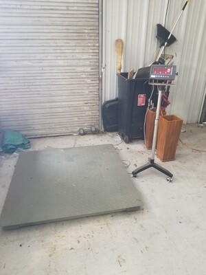 SCALE - PRE-OWNED DIGIWEIGH FLOOR SCALE BASE ONLY WITH DWP-102 SCALE INDICATOR & STAND INCLUDES XTRA SCALE BASE -5,500 LBS/1 LB 48" X 48"
