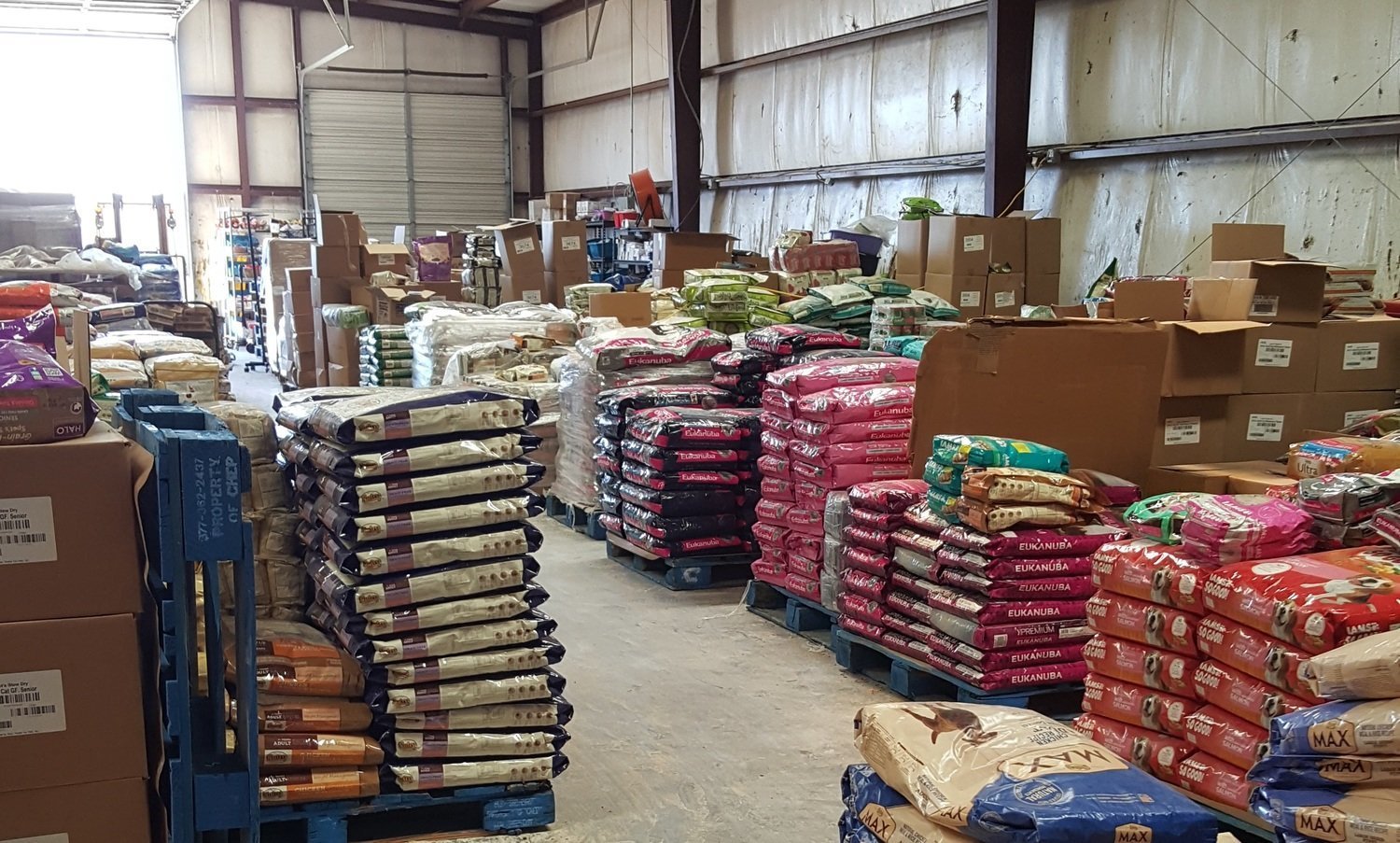 **BULK DEAL** 500 +/- Lbs.  DOG FOOD SPECIAL includes a "Variety" of High-Quality Premium Brand OR "All" Same  Brand