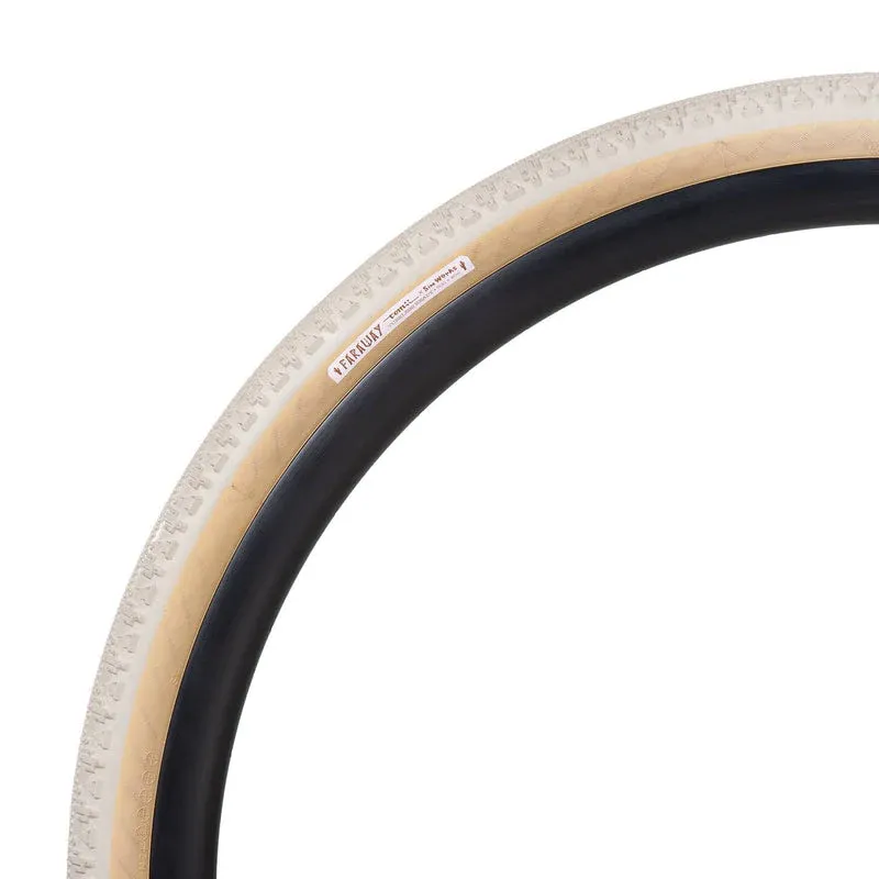 SimWorks x Tomii Cycles &#39;Faraway&#39; Tire 700c (Sand Beige x Tan)